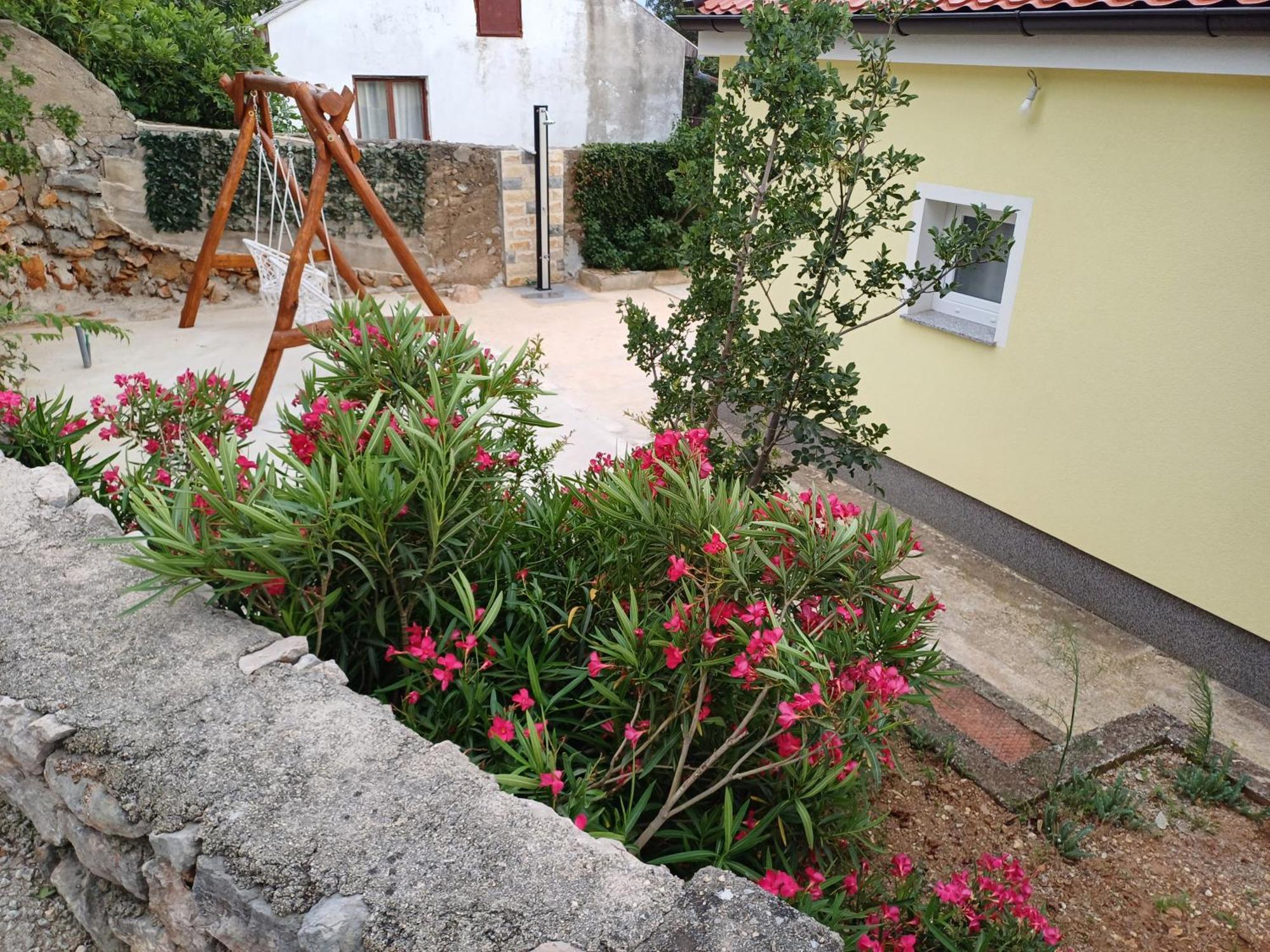 Holiday House Rose Karlobag Exterior photo